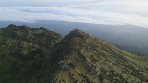 Vulkan Sindoro Sumbing Mountain in Zentral-Java