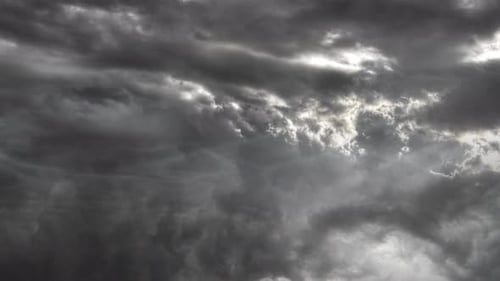 voir Tempête nuageuse Théâtrale en 4k