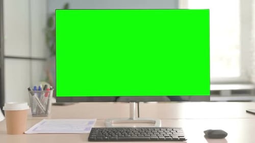 Monitor mit grünem Chroma-Schlüssel im Büro