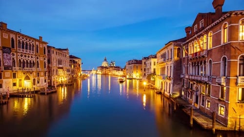 Time Lapse - Canal Grande in Venice Italy at Dusk - 4K