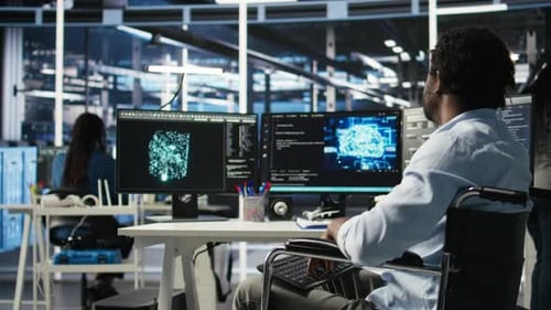 Hombre en silla de ruedas no está satisfecho con las métricas de análisis de inteligencia artificial de Server Farm