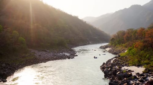 Sonnenuntergang im Rishikesh Mountain Valley