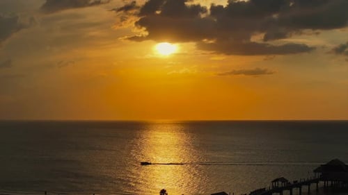 Coucher de soleil sur le golfe du Mexique près de Clearwater Beach, Floride