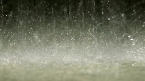 Fallender Wassertropfen