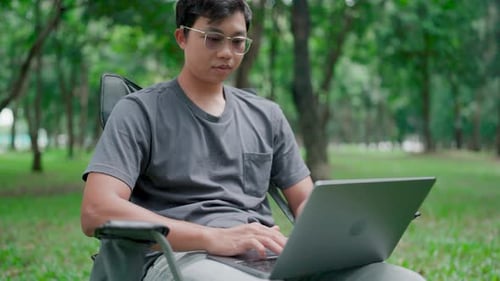 Ernsthafte und engagierte Programmierer suchen nach Inspiration für ihre Entscheidungsfindung.