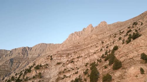 Images aériennes du paysage au lever du soleil sur le mont Olympus rocheux 4k