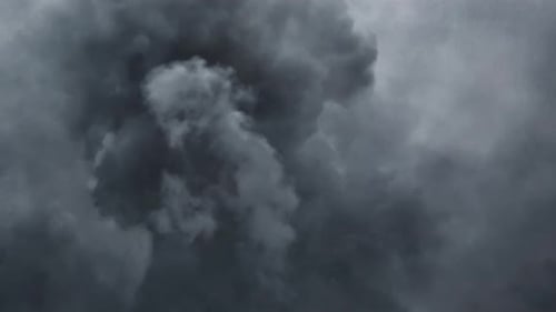 Orage et éclairs ramifiés dans les cumulonimbus