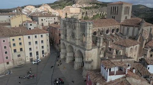 Vista aérea de la catedral de Cuenca, España.
