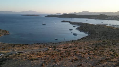 Luftaufnahme von Booten und Küste, Bodrum, Mugla, Türkei.