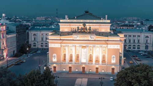 Teatro iluminado na antena noturna