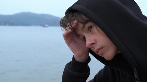 Nachdenklicher Teenager