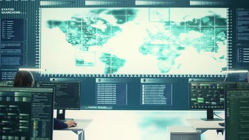 Cyber-Intelligence-Expertenteam in einem Hacking-Raum der Regierung