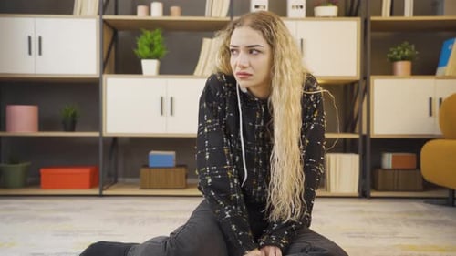 Unglückliche Frau mit psychischen Problemen.