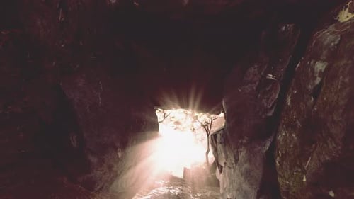 Sonnenlicht in der Höhle
