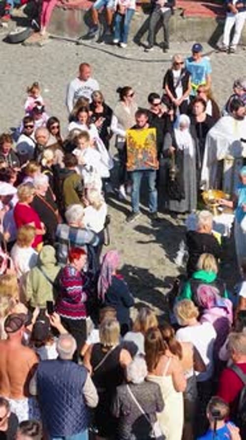 Vidéo verticale : Célébration orthodoxe de Skyhigh en Méditerranée