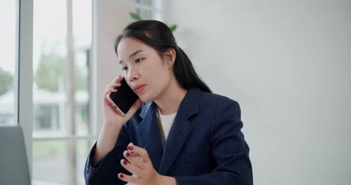 Businesswoman talking on a mobile phone in the cafe.