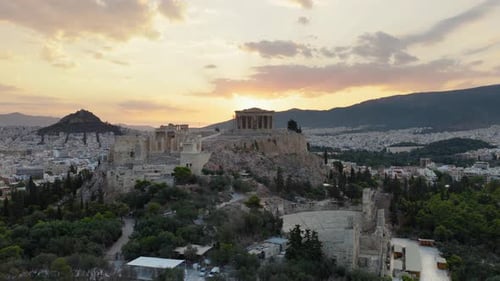 Amphithéâtre Acropole, Parthénon et Odéon d'Hérode Atticus au lever du soleil. Athènes, Drone