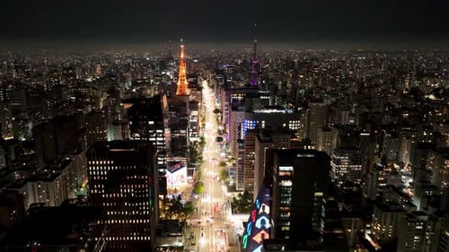 Avenida Paulista no centro da cidade de São Paulo, Brasil.