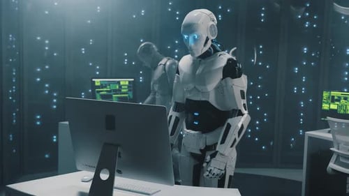 Ein Mensch und ein Roboter verbinden sich in einem schwach beleuchteten Raum und analysieren Daten