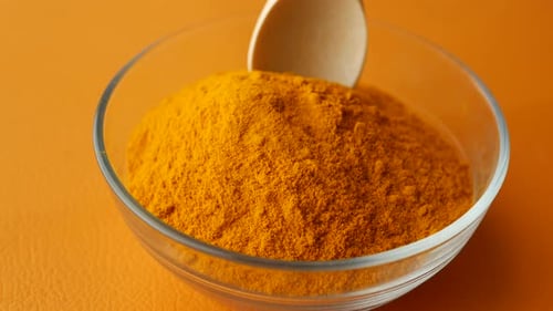 Spoon Pick Turmeric Root Powder