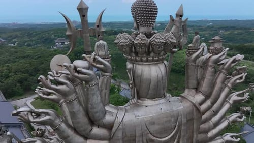 Thousand Hands Guanshiyin Bodhisattva em Taiwan, de perto