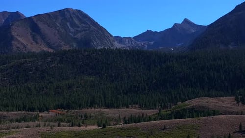 Área de esquí de Mammoth Mountain Lakes, Sierras Nevadas, Lake Mary, Convict Canyon, Zumbido aéreo California