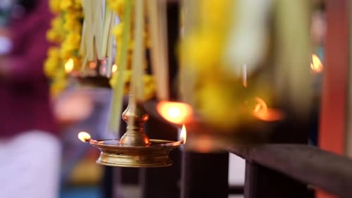 Ulsavam traditionnel du Kerala, lampe à huile en laiton de l'Inde du Sud « Nilavilakku »