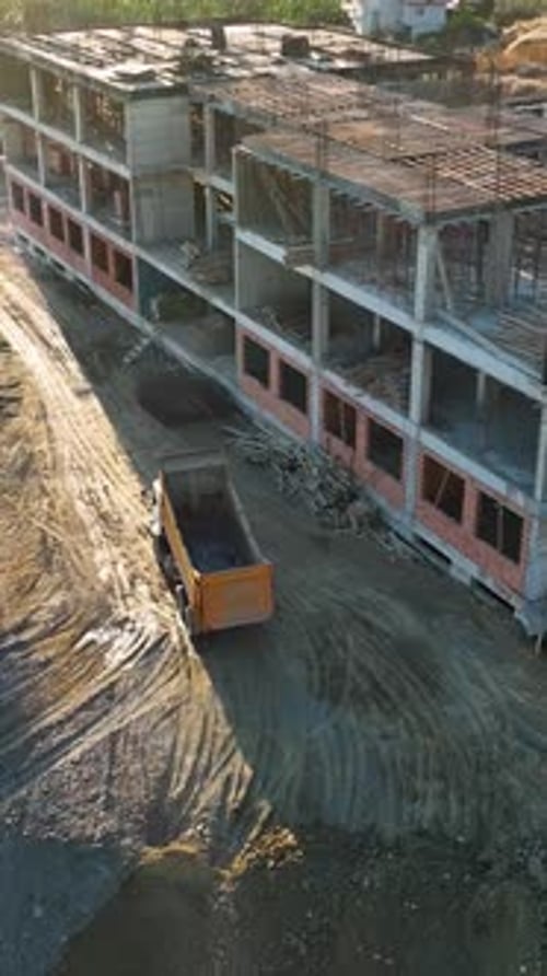 Vertical Video Machine Transports Soil to the Construction Site