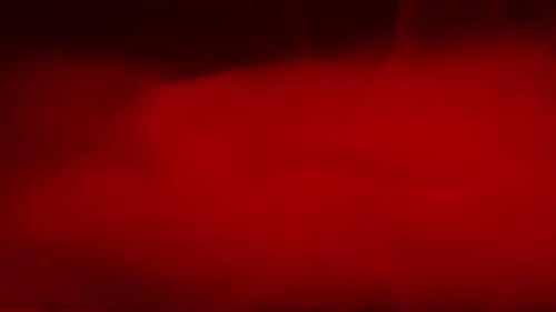 Atmosphärischer roter Rauch und Partikel