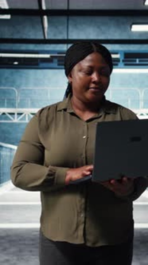 Vertical Video Programmer in Data Center Using Tablet to Increase Workload Capacity