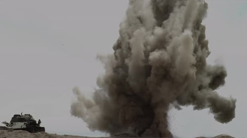 E4, explosion de poussière enregistrée au ralenti à 50 mètres de hauteur.