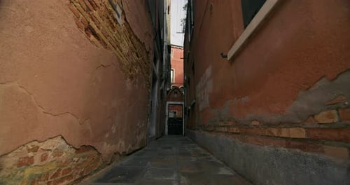 Exploring Venice A Walk Through the Beautiful and Historic Streets of Italy