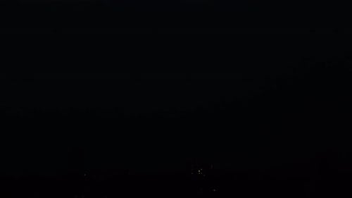 Orage dans le ciel nocturne Éclairs dans le ciel noir Nature Tempête et ouragan dans
