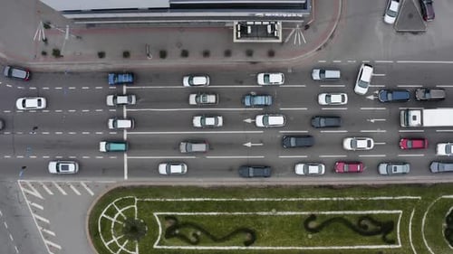 Vista aérea de tráfico urbano. Vista superior abstracta del atasco de tráfico, concepto de transporte.
