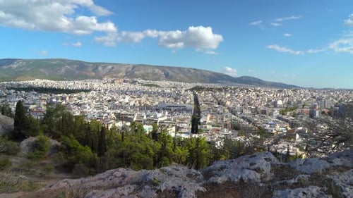 Les maisons blanches d'Athènes depuis le sommet de la colline de Philopappos