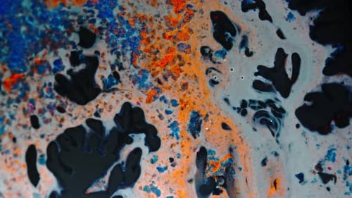 cliché d'encre tourbillonnante vibrante avec des couleurs vives dans un mouvement fluide, composition artistique