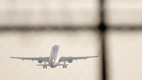 Flugzeug-Starthimmel-Hintergrund