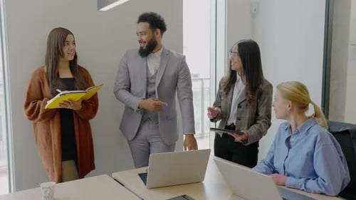 Fostering Diverse Team Collaboration in a Modern Office Environment for Enhanced Results