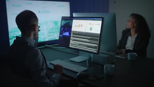 A Data Analyst Enhances Productivity and Analysis of Financial Metrics Using Dual Monitors