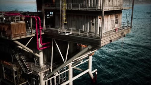 Industriegebäude mit zahlreichen Rohren