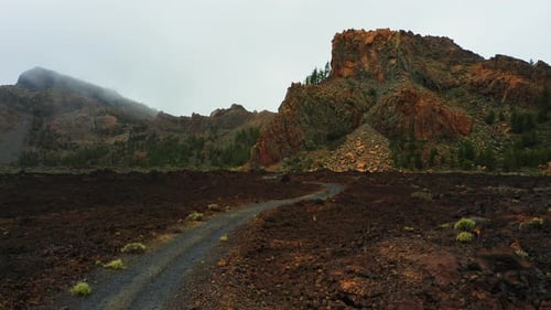 Luftaufnahmen von Dirty Road in Wüste Vulkanlandschaft Gefrorene Lava
