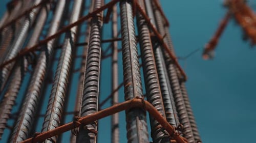Jaula de refuerzo para columna de hormigón con fondo de grúa torre