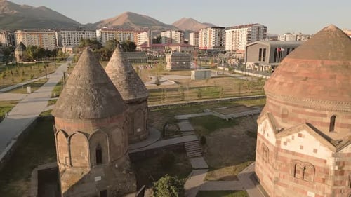 Monument des Trois Kumbets à Erzurum (gros plan)