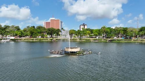 Famoso lago no centro de João Pessoa, estado da Paraíba, no nordeste do Brasil.