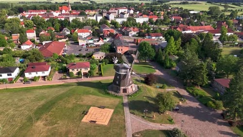 Vue aérienne du moulin à vent de Woldegk, Allemagne.