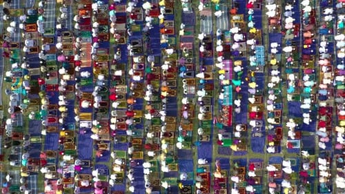 Vue aérienne de personnes en prière, Dinajpur, Bangladesh.