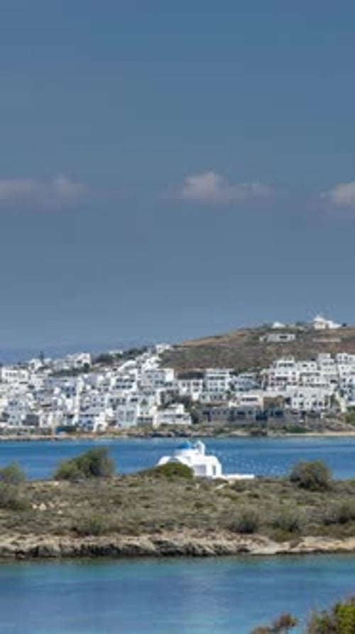 La ville de Naousa à Paros, en Grèce, à la verticale