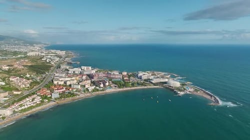 Vista aérea: hoteles de alta gama y sus amplios territorios