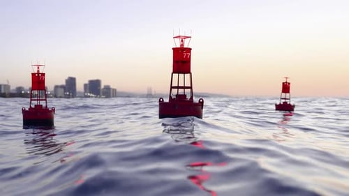 Alte Bojen, die auf dem Meer schwimmen