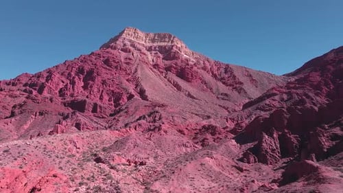 Imagen deslizante de arenisca y limolita distintivas de las montañas de Minca Yacoraite, en el norte de Argentina